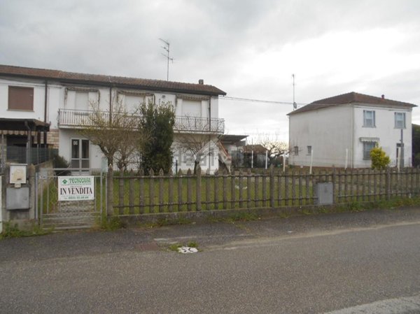 casa indipendente in vendita a Lagosanto