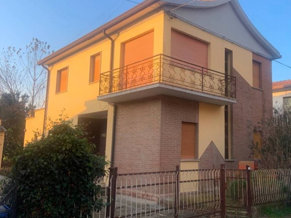 casa indipendente in vendita a Lagosanto