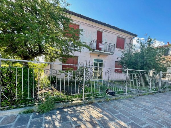 casa indipendente in vendita a Lagosanto