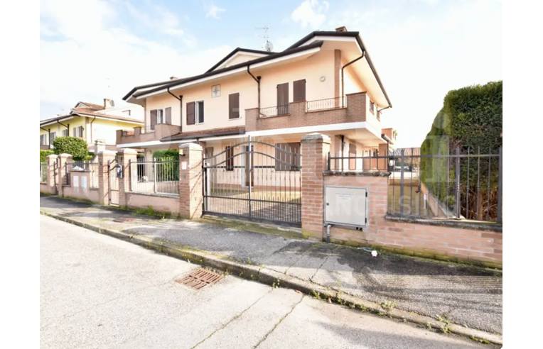 casa indipendente in vendita a Lagosanto