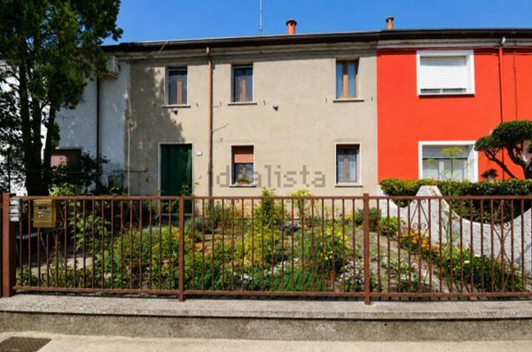 casa indipendente in vendita a Lagosanto