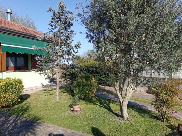 casa indipendente in vendita a Lagosanto