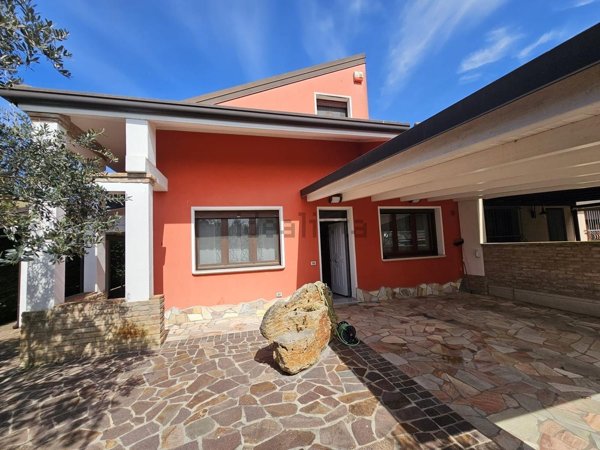 casa indipendente in vendita a Lagosanto