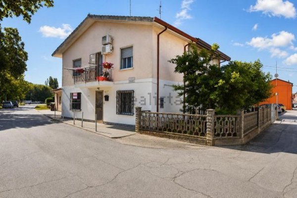 casa indipendente in vendita a Lagosanto