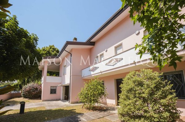 casa indipendente in vendita a Lagosanto