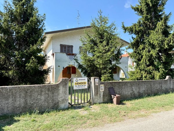 casa indipendente in vendita a Lagosanto