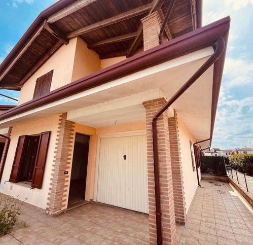 casa indipendente in vendita a Lagosanto