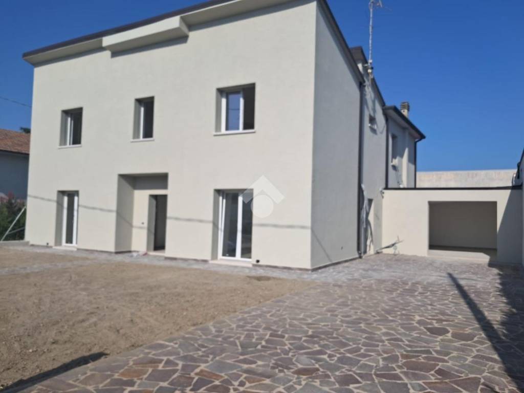 casa indipendente in vendita a Lagosanto