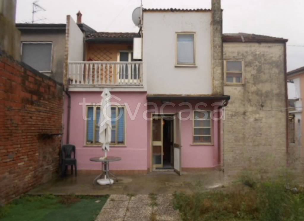 casa indipendente in vendita a Lagosanto