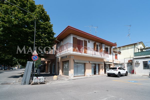 casa indipendente in vendita a Lagosanto