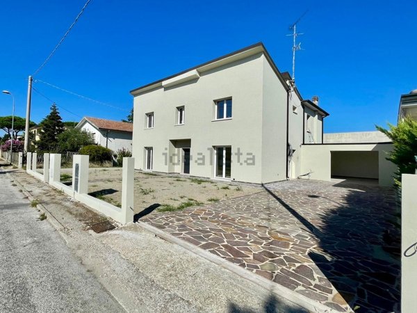 casa indipendente in vendita a Lagosanto