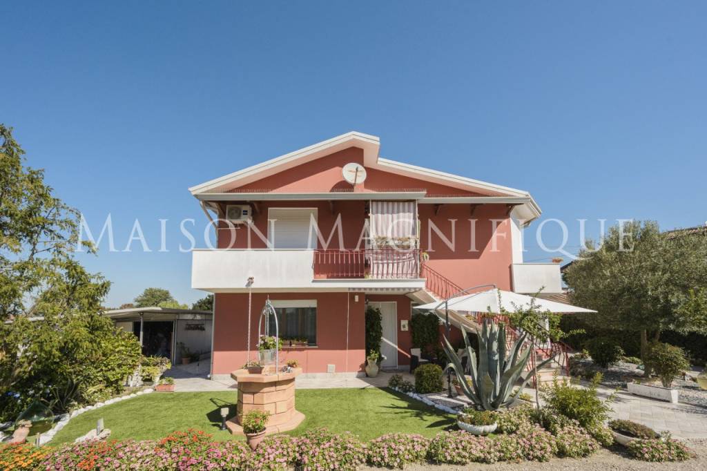 casa indipendente in vendita a Lagosanto