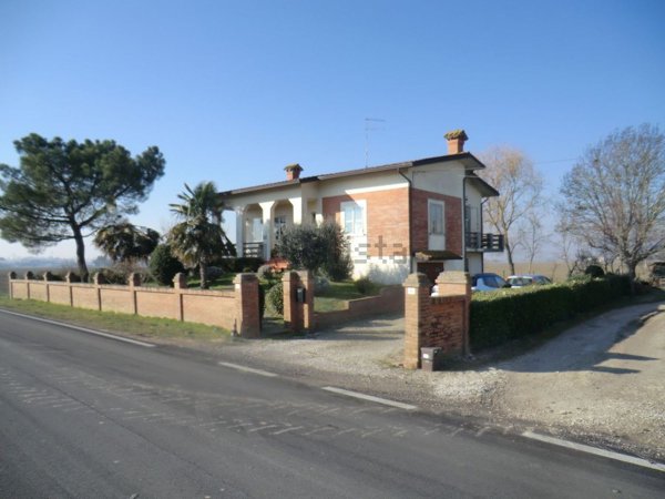 casa indipendente in vendita a Masi Torello in zona Masi San Giacomo