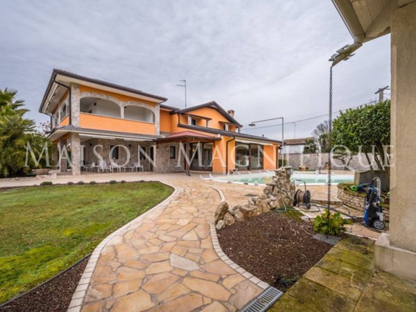 casa indipendente in vendita a Mesola in zona Santa Giustina