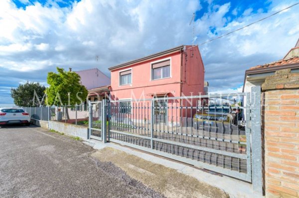 casa indipendente in vendita a Mesola in zona Ariano