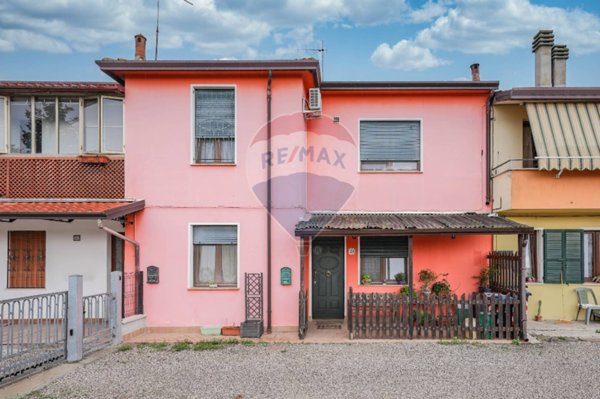 casa indipendente in vendita a Mesola in zona Monticelli