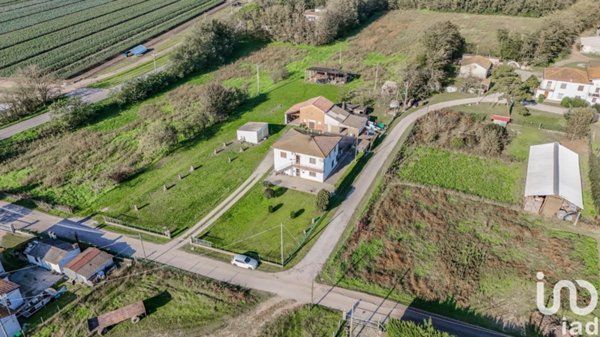 casa indipendente in vendita a Mesola in zona Italba