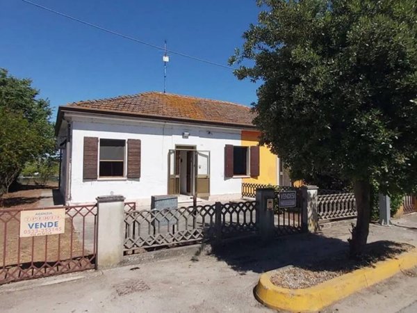casa indipendente in vendita a Mesola in zona Massenzatica