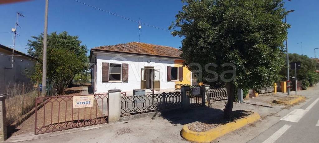 casa indipendente in vendita a Mesola in zona Massenzatica