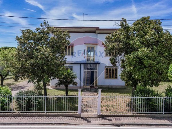 casa indipendente in vendita a Mesola in zona Monticelli