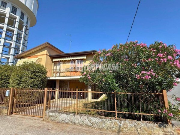 casa indipendente in vendita a Mesola in zona Ariano