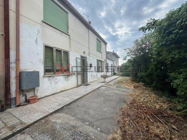 casa semindipendente in vendita a Mesola in zona Ariano