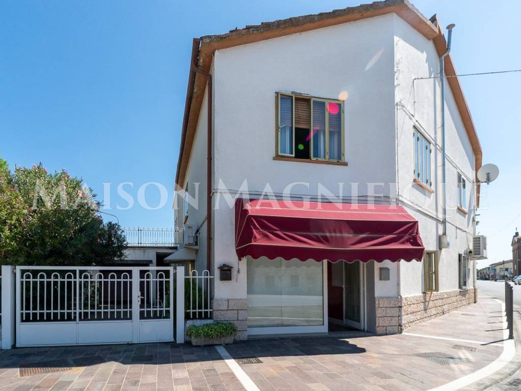 casa indipendente in vendita a Mesola in zona Bosco Mesola