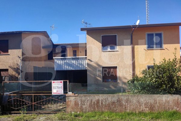 casa indipendente in vendita a Mesola in zona Monticelli