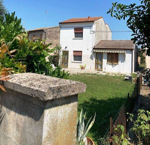 casa indipendente in vendita a Mesola in zona Massenzatica