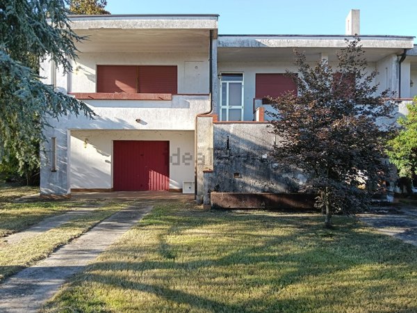 casa indipendente in vendita a Mesola in zona Ariano