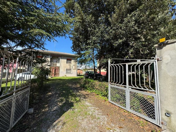 casa indipendente in vendita a Mesola in zona Ariano
