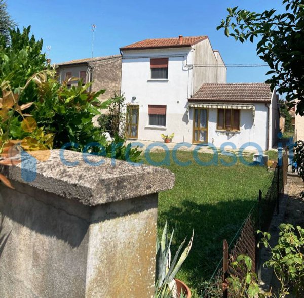 casa indipendente in vendita a Mesola in zona Ariano