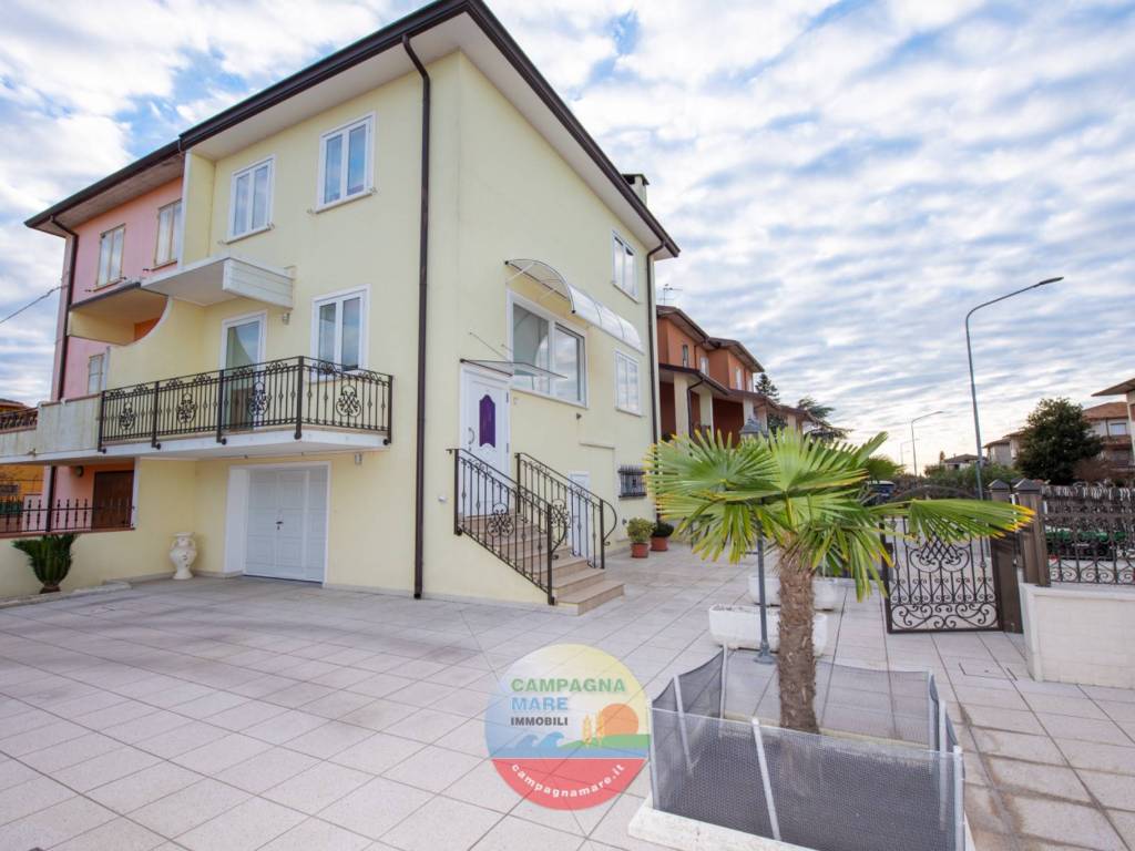 casa indipendente in vendita a Mesola in zona Bosco Mesola