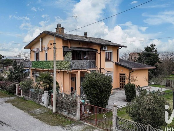 casa indipendente in vendita a Mesola in zona Monticelli