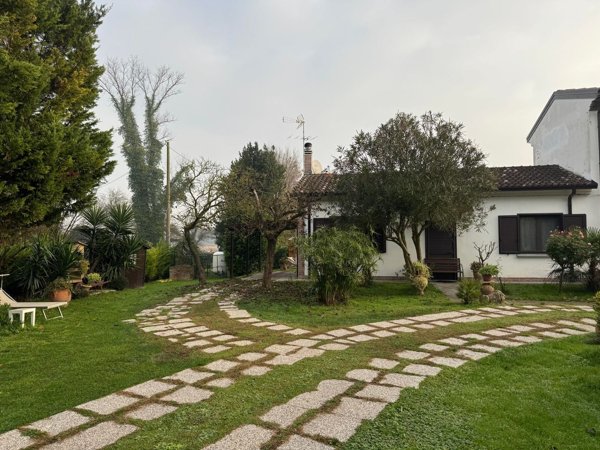 casa indipendente in vendita a Mesola