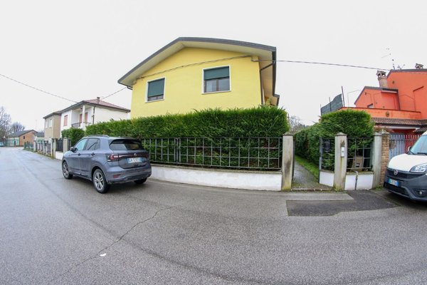 casa indipendente in vendita a Mesola in zona Ariano