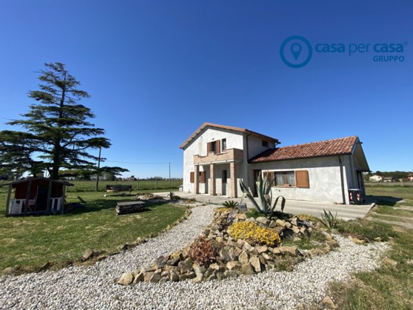 casa indipendente in vendita a Mesola in zona Santa Giustina