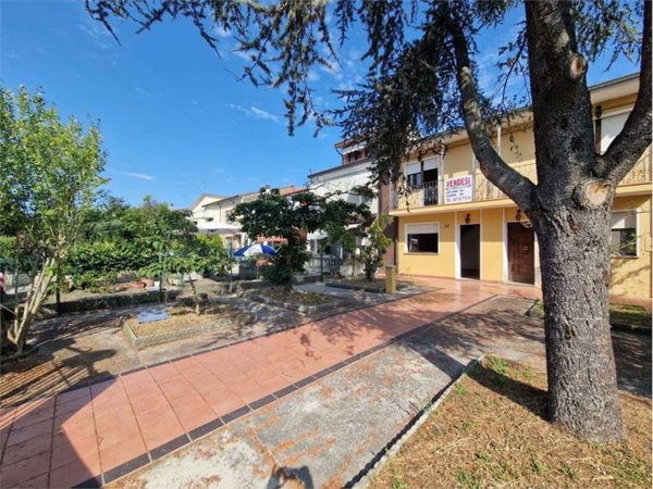 casa indipendente in vendita a Mesola in zona Ariano