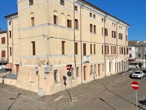 negozio in vendita a Mesola in zona Ariano