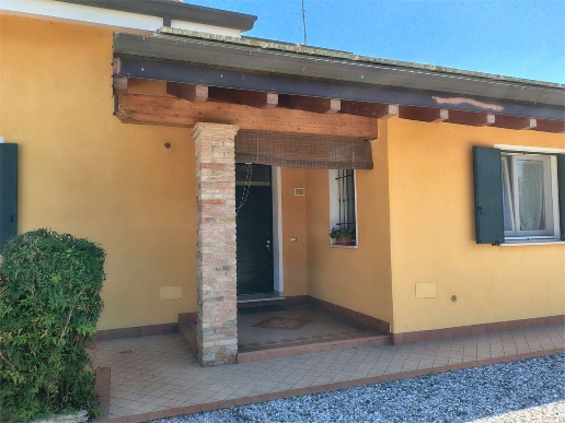 casa indipendente in vendita a Mesola in zona Ariano