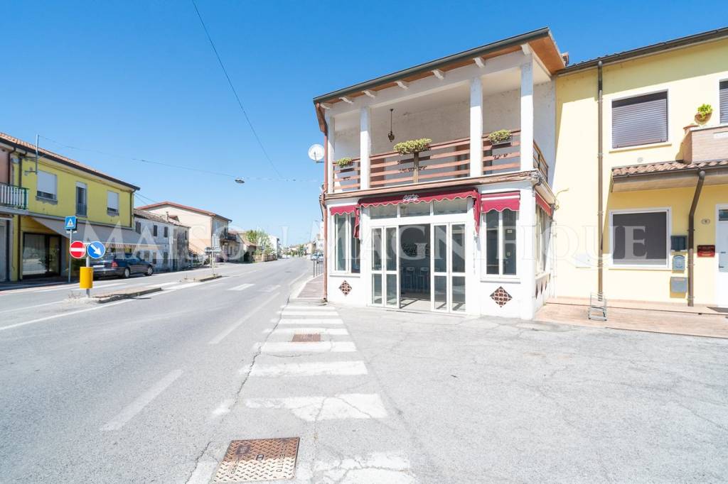negozio in vendita a Mesola in zona Bosco Mesola