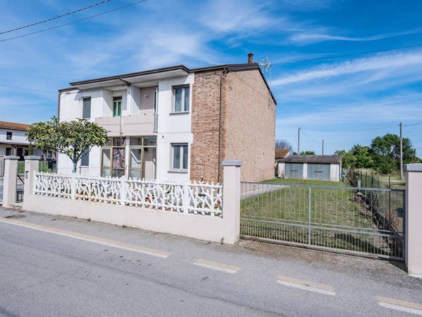 casa indipendente in vendita a Mesola in zona Monticelli