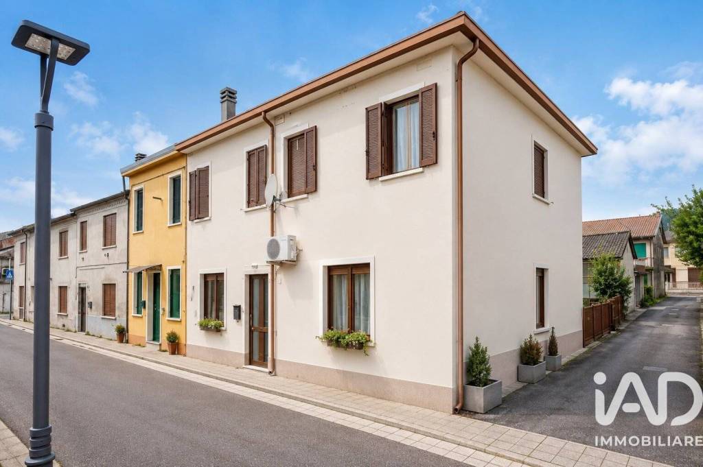 casa indipendente in vendita a Mesola in zona Ariano