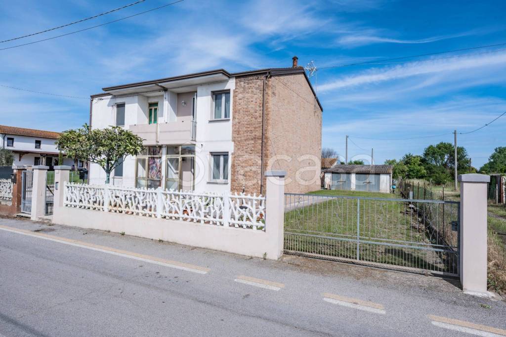 casa indipendente in vendita a Mesola in zona Monticelli