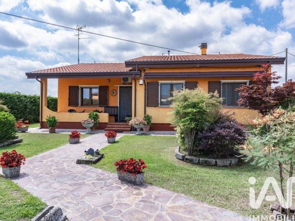 casa indipendente in vendita a Mesola in zona Monticelli