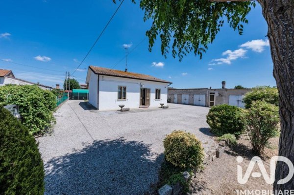 casa indipendente in vendita a Mesola in zona Monticelli