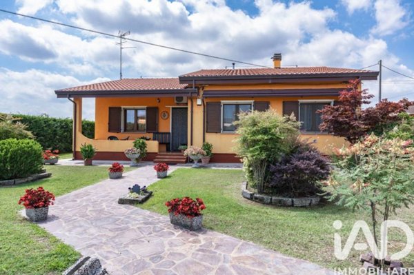 casa indipendente in vendita a Mesola in zona Monticelli