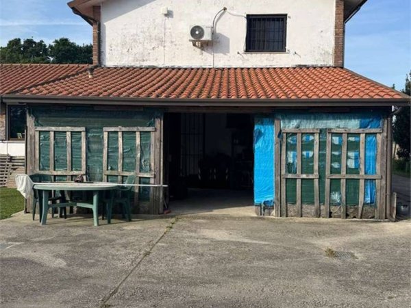 casa indipendente in vendita a Mesola in zona Santa Giustina