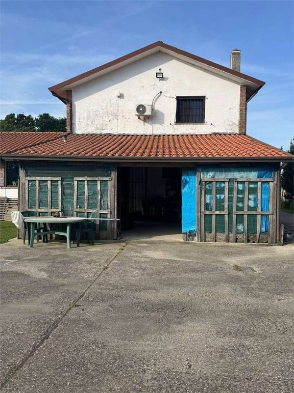 casa indipendente in vendita a Mesola in zona Santa Giustina