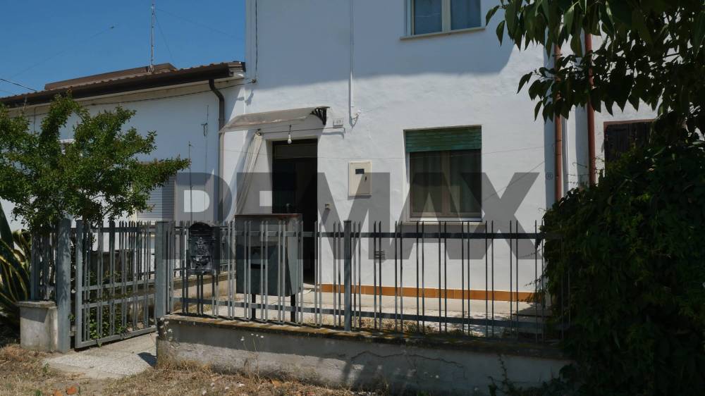 casa indipendente in vendita a Mesola in zona Monticelli